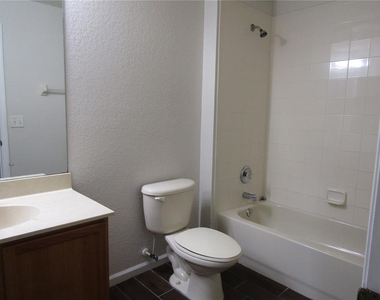 3108 Wentworth Lane - Photo Thumbnail 12