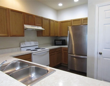 3108 Wentworth Lane - Photo Thumbnail 2