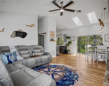12390 W Standish - Photo Thumbnail 9