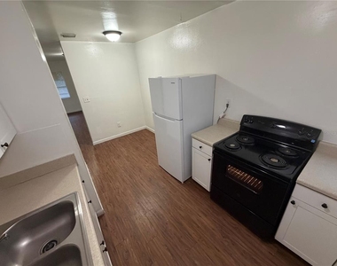 2107 S Mills Avenue - Photo Thumbnail 7