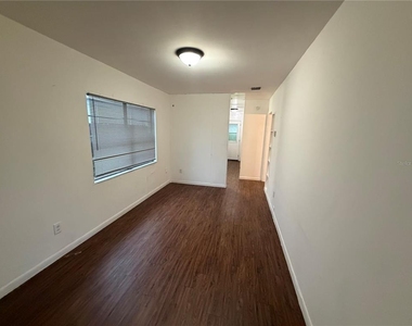 2107 S Mills Avenue - Photo Thumbnail 3