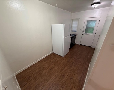 2107 S Mills Avenue - Photo Thumbnail 4