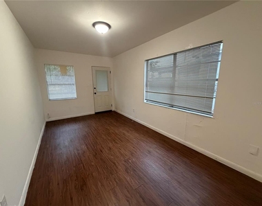 2107 S Mills Avenue - Photo Thumbnail 2