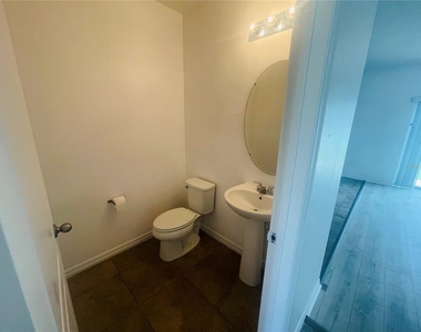 16616 Broadford Lane - Photo Thumbnail 5