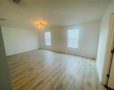 16616 Broadford Lane - Photo Thumbnail 15