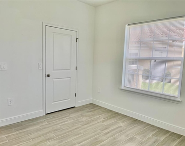 1732 Pacific Road - Photo Thumbnail 12