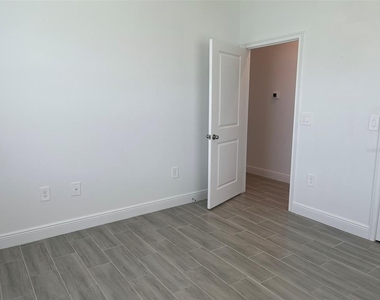 1732 Pacific Road - Photo Thumbnail 11