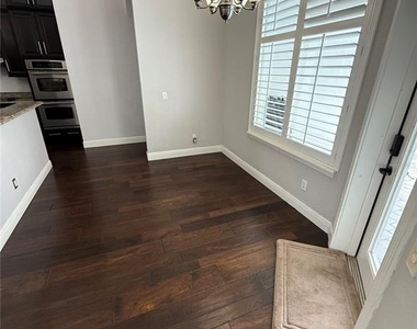 325 Leslie Lane - Photo Thumbnail 12