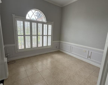 325 Leslie Lane - Photo Thumbnail 7
