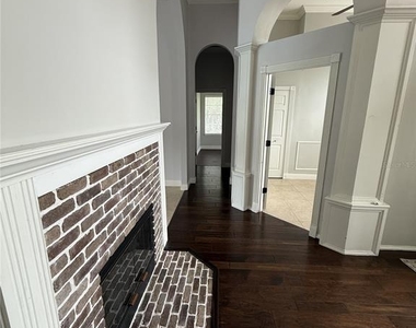 325 Leslie Lane - Photo Thumbnail 5