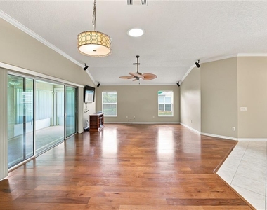 1304 De La Garza Place - Photo Thumbnail 6