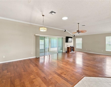 1304 De La Garza Place - Photo Thumbnail 4