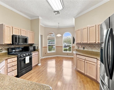 1304 De La Garza Place - Photo Thumbnail 2