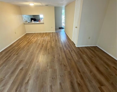 4113 S Semoran Boulevard - Photo Thumbnail 8