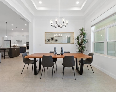 1329 Tullamore Boulevard - Photo Thumbnail 6