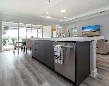 1030 Overlook Court - Photo Thumbnail 5