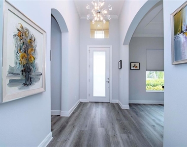 1030 Overlook Court - Photo Thumbnail 2