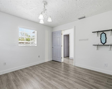 2706 E Annie Street - Photo Thumbnail 13