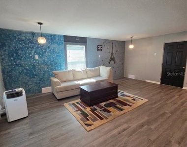 4640 Willet Cooper Court - Photo Thumbnail 18