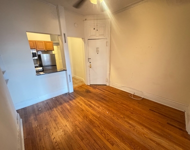 200 West 10th Street - Photo Thumbnail 3