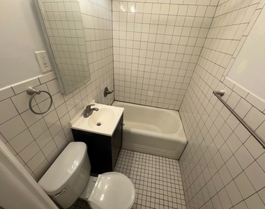 200 West 10th Street - Photo Thumbnail 6