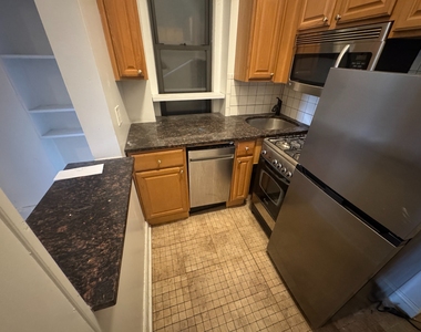 200 West 10th Street - Photo Thumbnail 5
