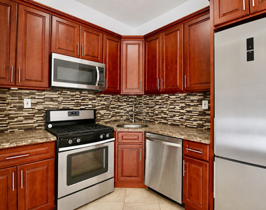 460 Throop Avenue - Photo Thumbnail 6