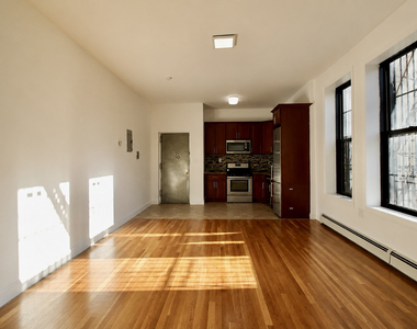 460 Throop Avenue - Photo Thumbnail 4
