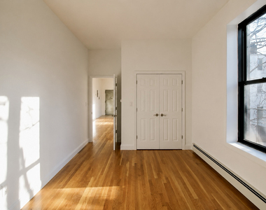 460 Throop Avenue - Photo Thumbnail 2