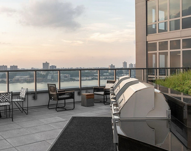 606 West 57th Street - Photo Thumbnail 3