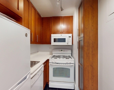 888 Eighth Avenue - Photo Thumbnail 1