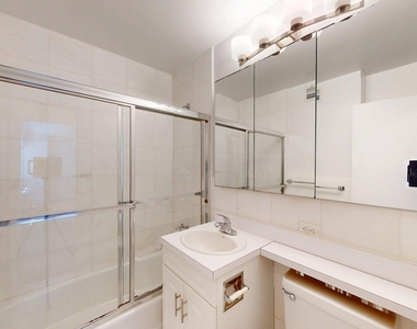 888 Eighth Avenue - Photo Thumbnail 2