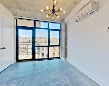 27 Montrose Avenue - Photo Thumbnail 9