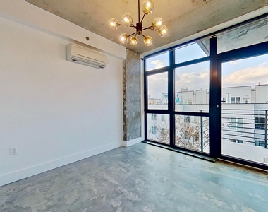 27 Montrose Avenue - Photo Thumbnail 10