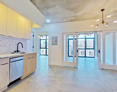 27 Montrose Avenue - Photo Thumbnail 7
