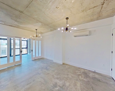 27 Montrose Avenue - Photo Thumbnail 6