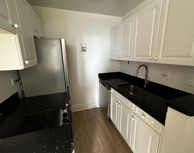 West 34th Street - Photo Thumbnail 13