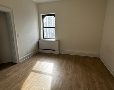 West 34th Street - Photo Thumbnail 17