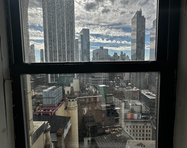 West 34th Street - Photo Thumbnail 6