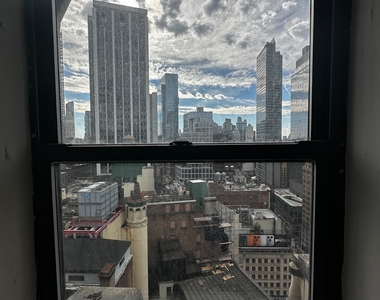 West 34th Street - Photo Thumbnail 9