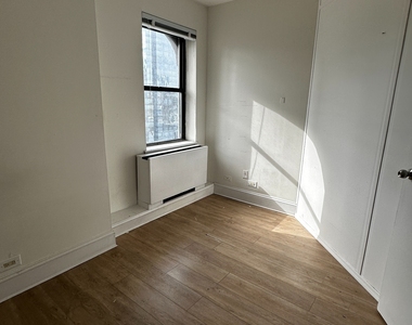 West 34th Street - Photo Thumbnail 5
