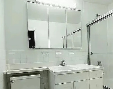 426 East 81st Street - Photo Thumbnail 4