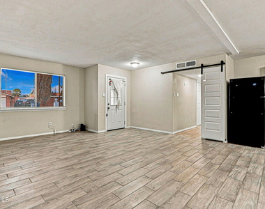 11524 Meadowbrook Drive - Photo Thumbnail 5