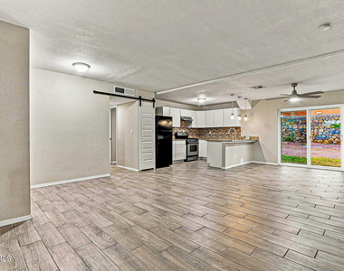 11524 Meadowbrook Drive - Photo Thumbnail 7