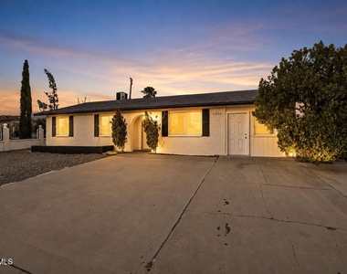 11524 Meadowbrook Drive - Photo Thumbnail 3