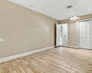 11524 Meadowbrook Drive - Photo Thumbnail 17