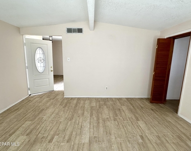 10101 Renfrew Drive - Photo Thumbnail 10