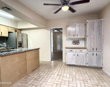 10101 Renfrew Drive - Photo Thumbnail 6