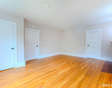 219 Jordan Lane - Photo Thumbnail 8