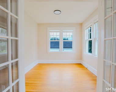 219 Jordan Lane - Photo Thumbnail 6